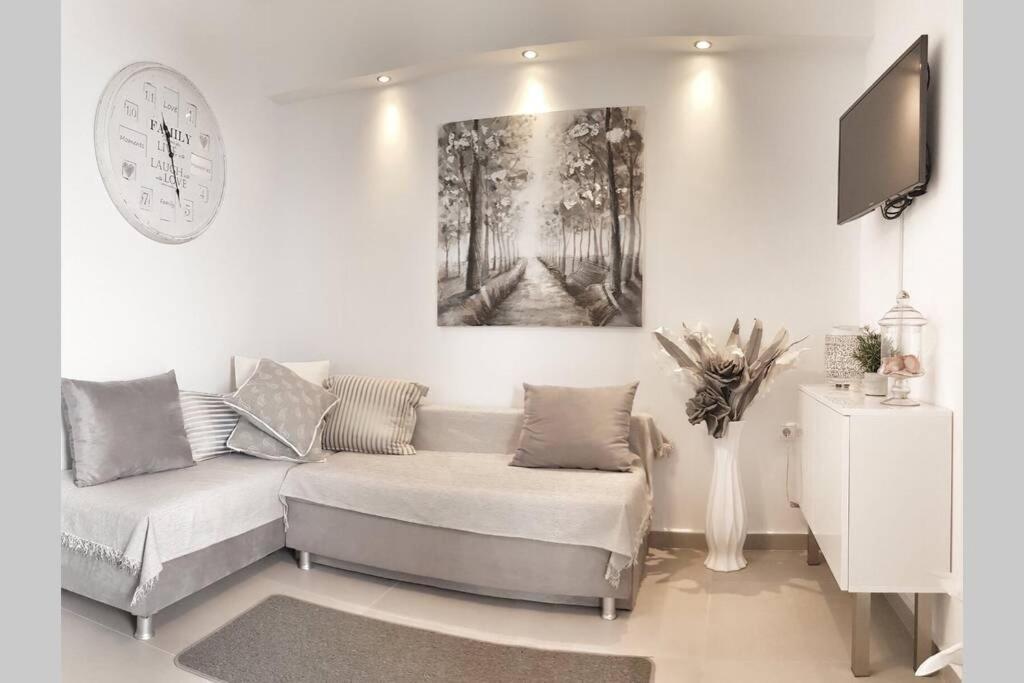 Polychrono New 2 Bedroom Apt. Just By The Sea! Екстер'єр фото